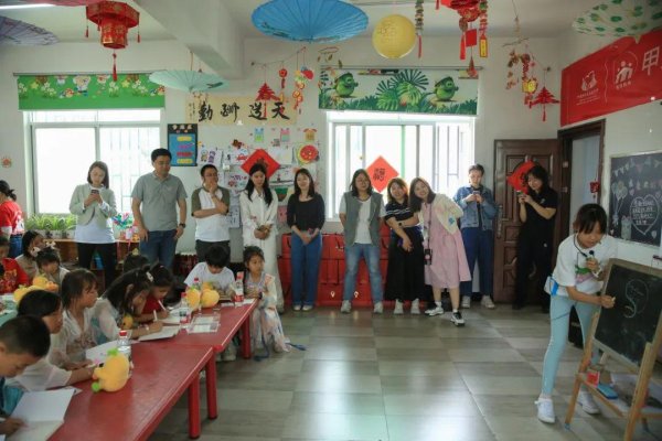 旭阳配资 在婺源，我们遇见了万余孩子的“妈妈”